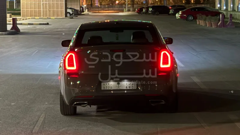 2018 كرايسلر 300 اس