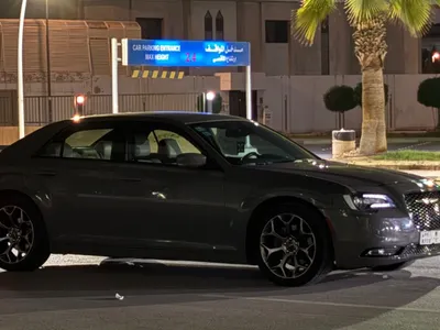 2018 كرايسلر 300 اس