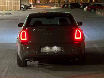 2018 كرايسلر 300 اس