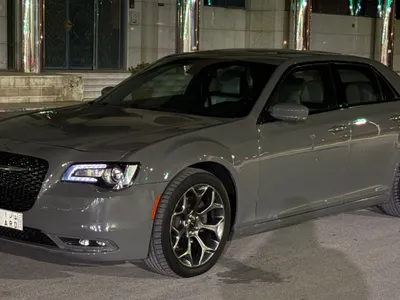 2018 كرايسلر 300 اس