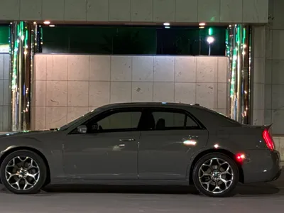 2018 كرايسلر 300 اس