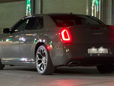 2018 كرايسلر 300 اس