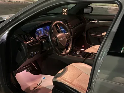2018 كرايسلر 300 اس