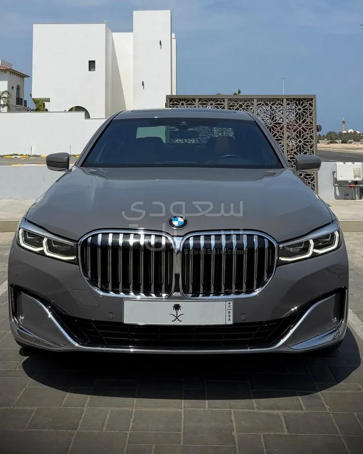 2021 بي ام دبليو الفئة السابعة 730 إل أي