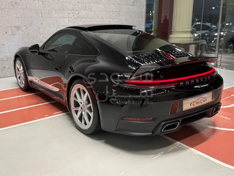 2025 بورش 911 كاريرا