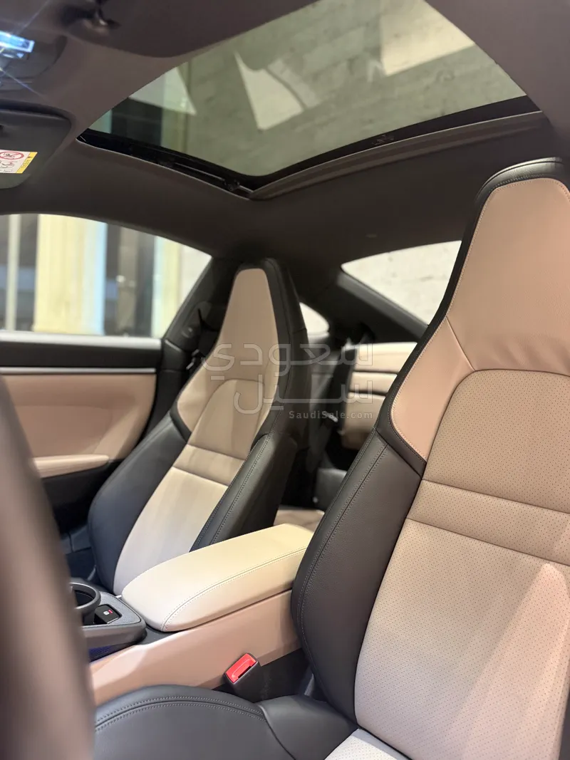 2025 بورش 911 كاريرا