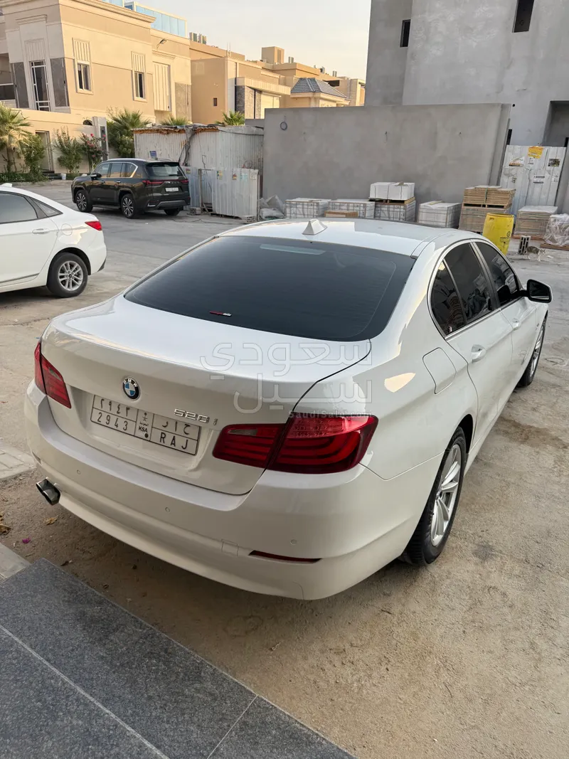 2013 BMW 5 Series 520i