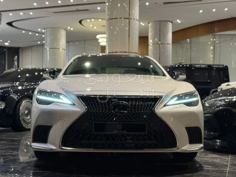 2024 لكزس إل إس 350
