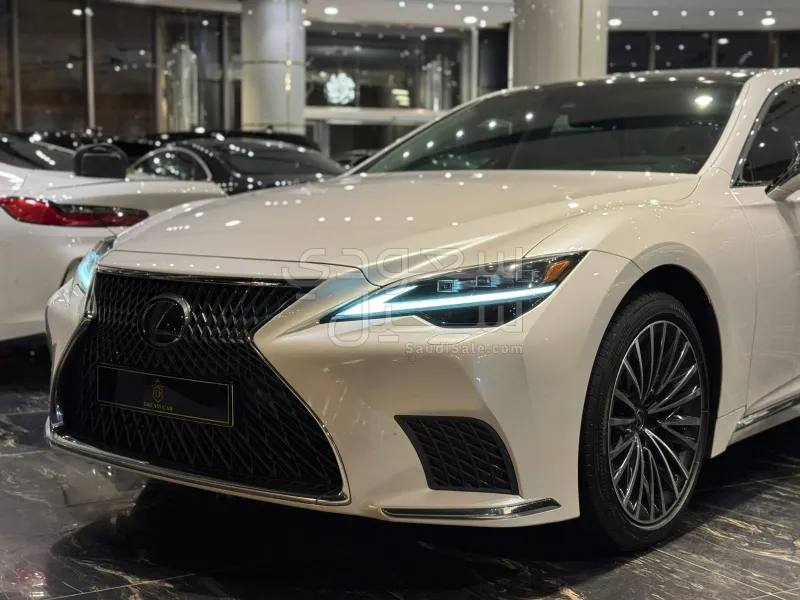 2024 لكزس إل إس 350