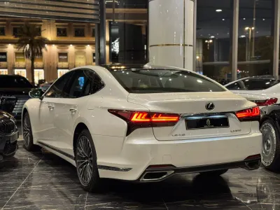 2024 لكزس إل إس 350