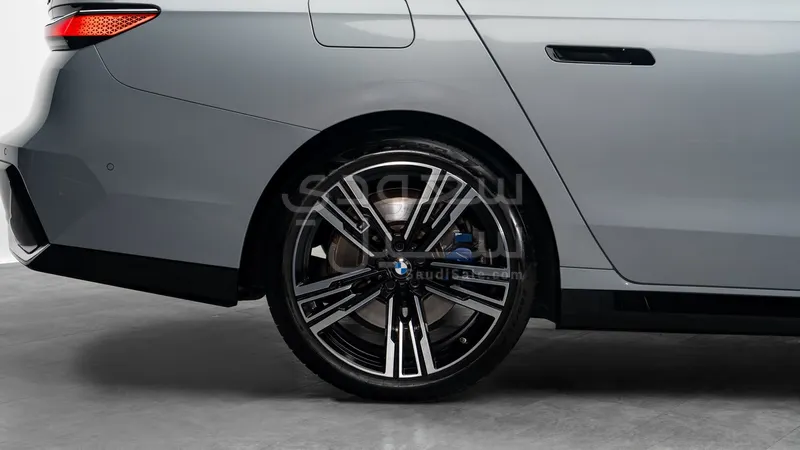 2023 BMW 7 Series 740i