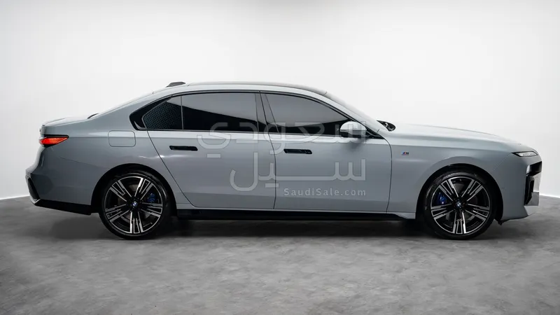 2023 BMW 7 Series 740i