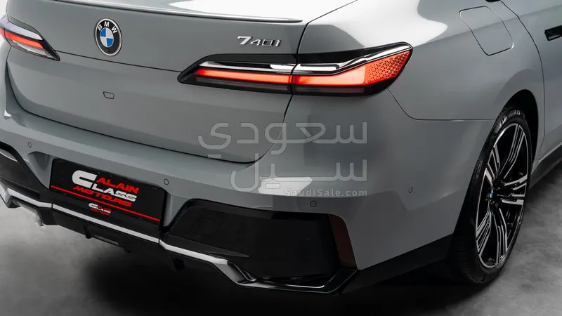 2023 BMW 7 Series 740i