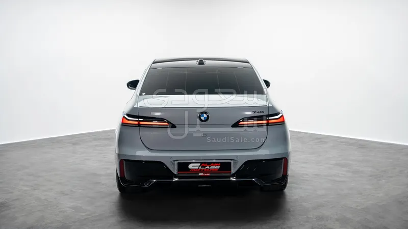 2023 BMW 7 Series 740i