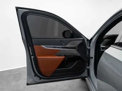 2023 BMW 7 Series 740i