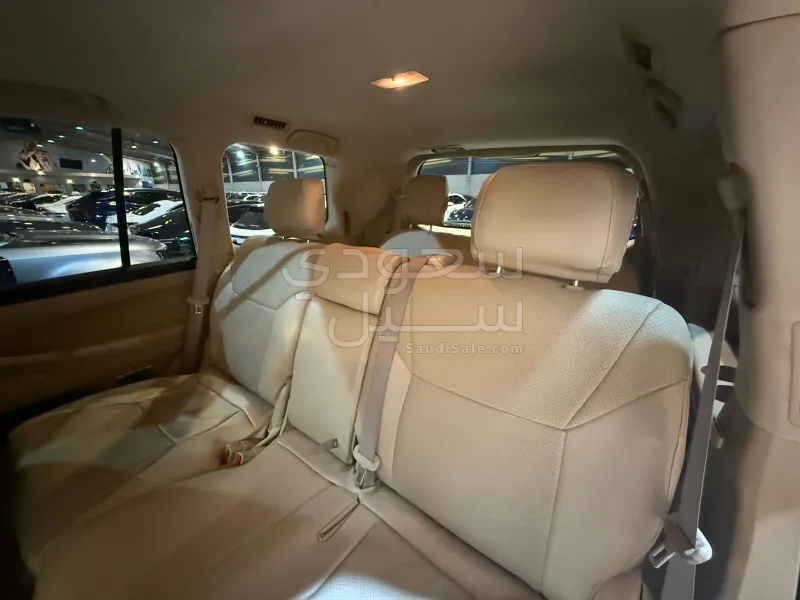 2009 لكزس إل إكس 570