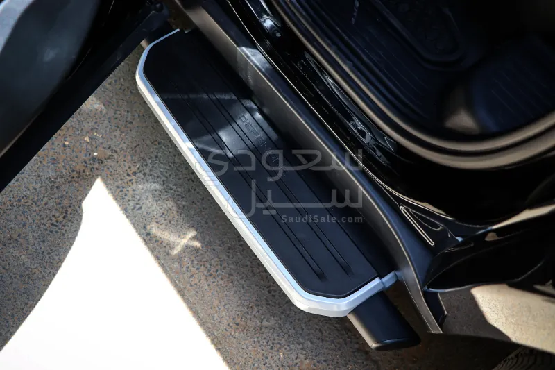 2024 Land Rover Defender X