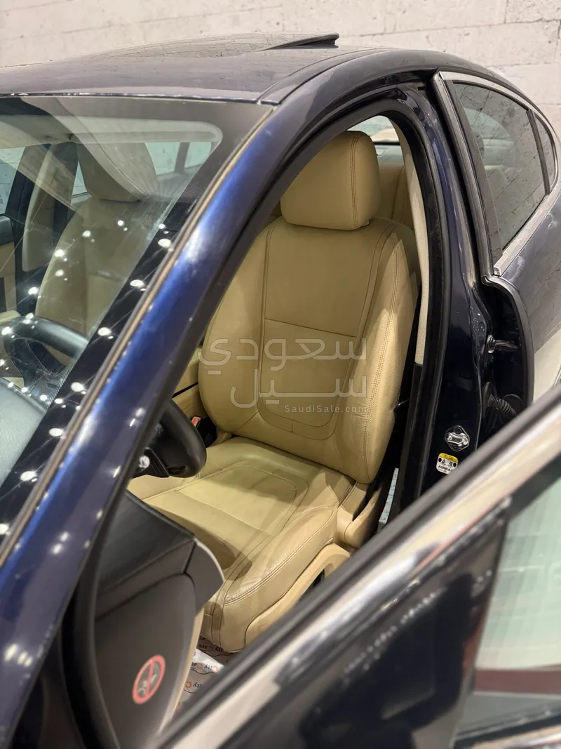2014 جاكوار اكس اف