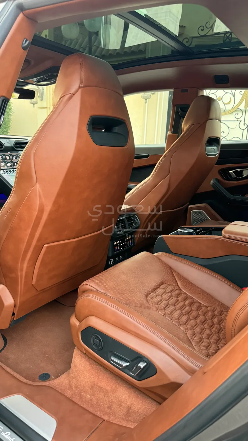 2022 Lamborghini URUS