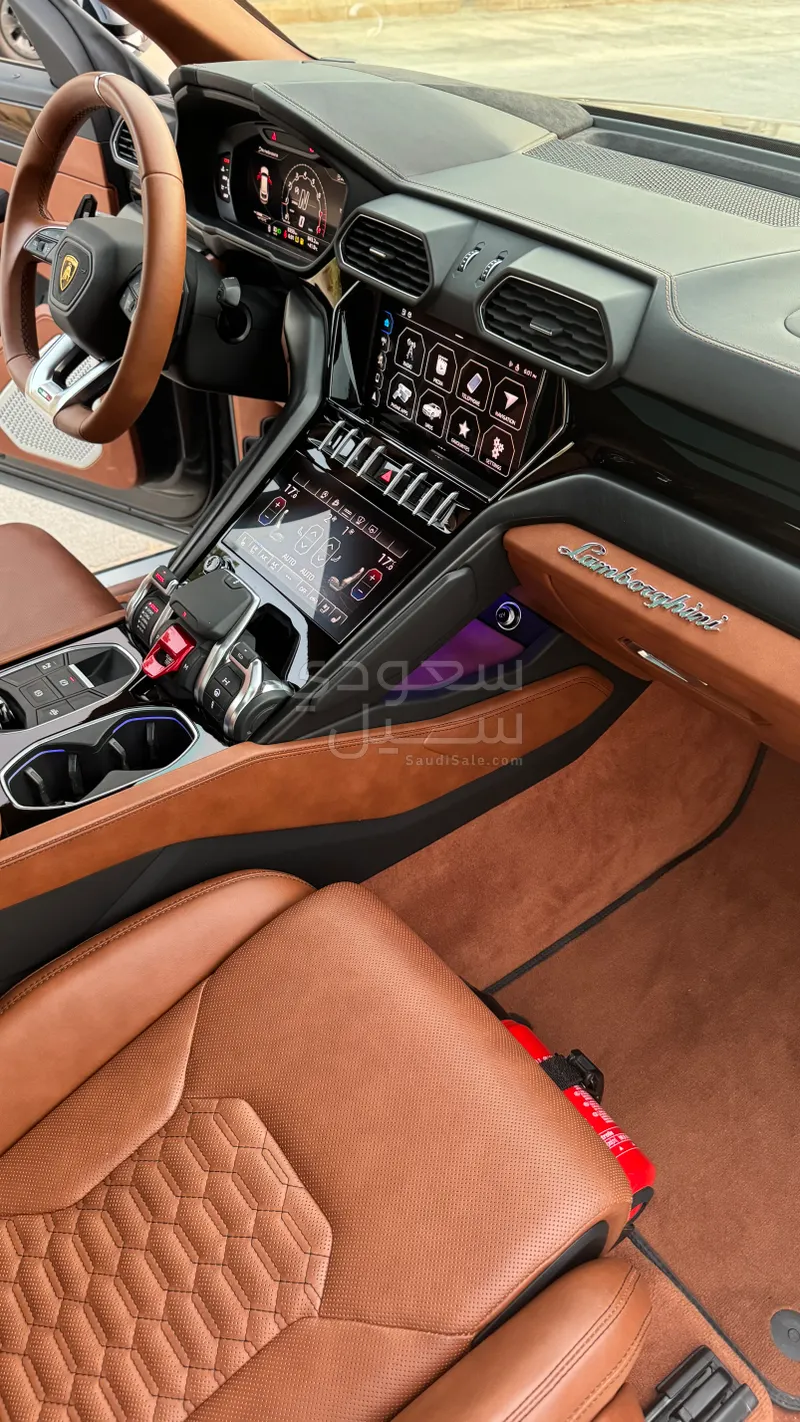 2022 Lamborghini URUS