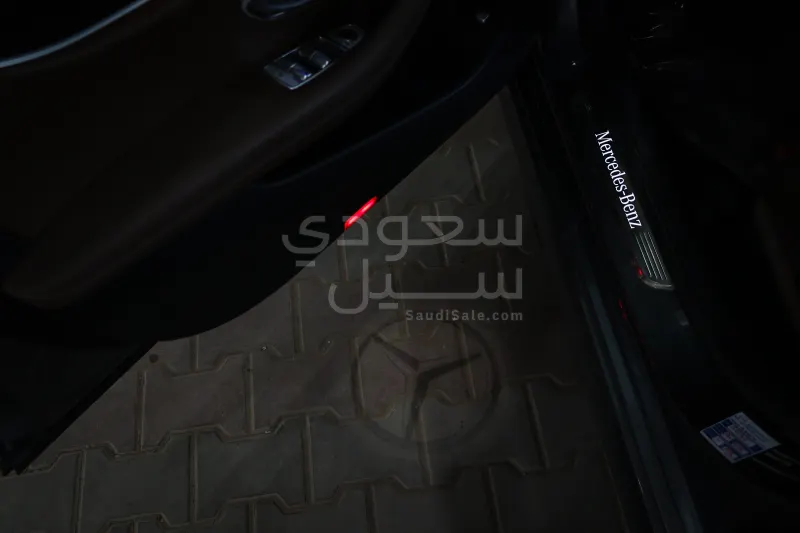 2021 مرسيدس - بنز إي 300