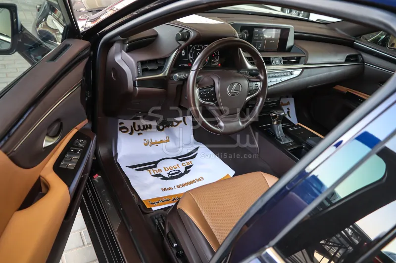 2021 لكزس إي إس 250