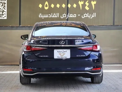 2021 لكزس إي إس 250