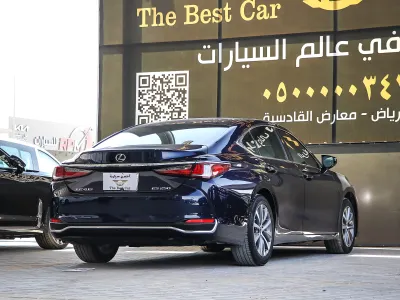 2021 لكزس إي إس 250