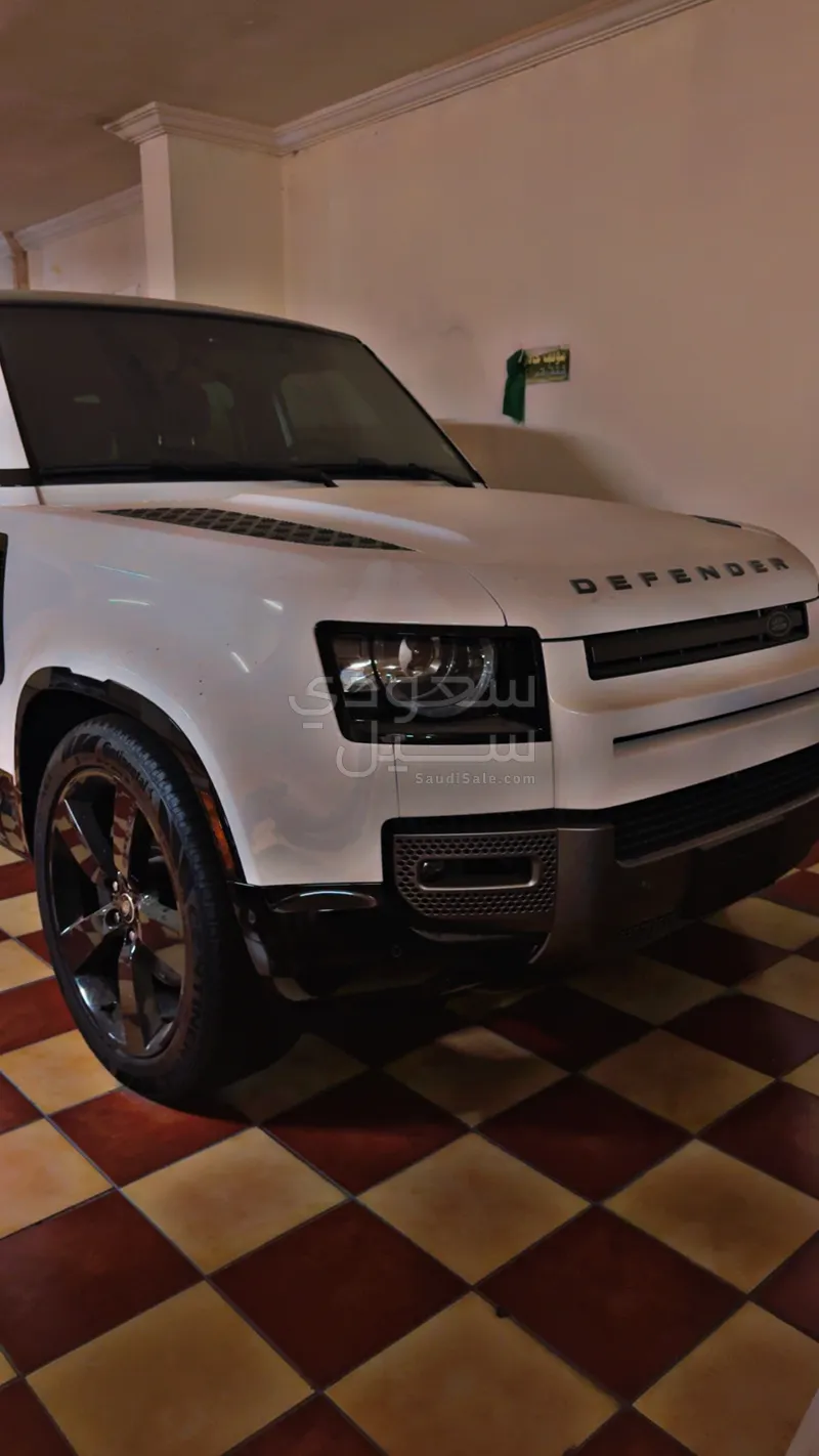 2024 Land Rover Defender 110 Adventure
