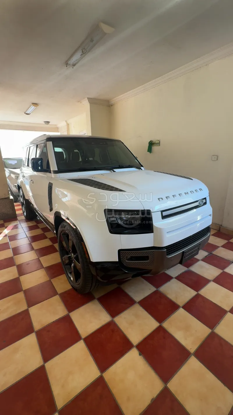 2024 Land Rover Defender 110 Adventure