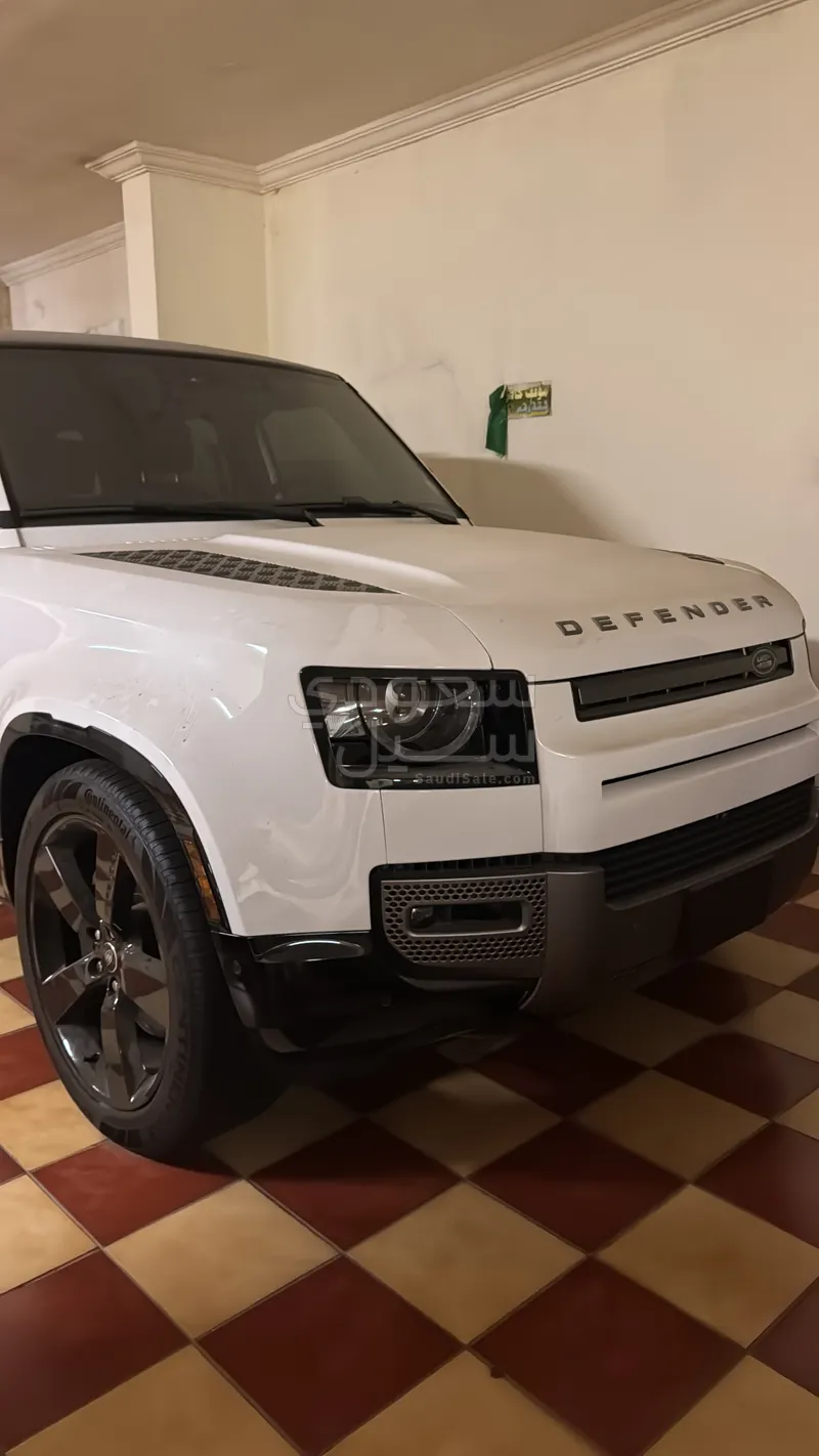 2024 Land Rover Defender 110 Adventure