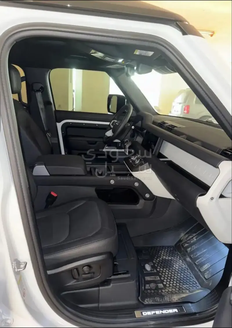 2024 Land Rover Defender 110 Adventure