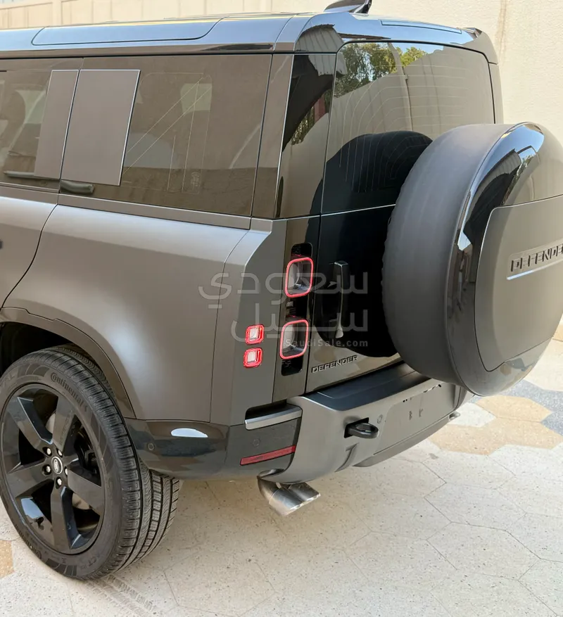 2025 Land Rover Defender carpathian edition
