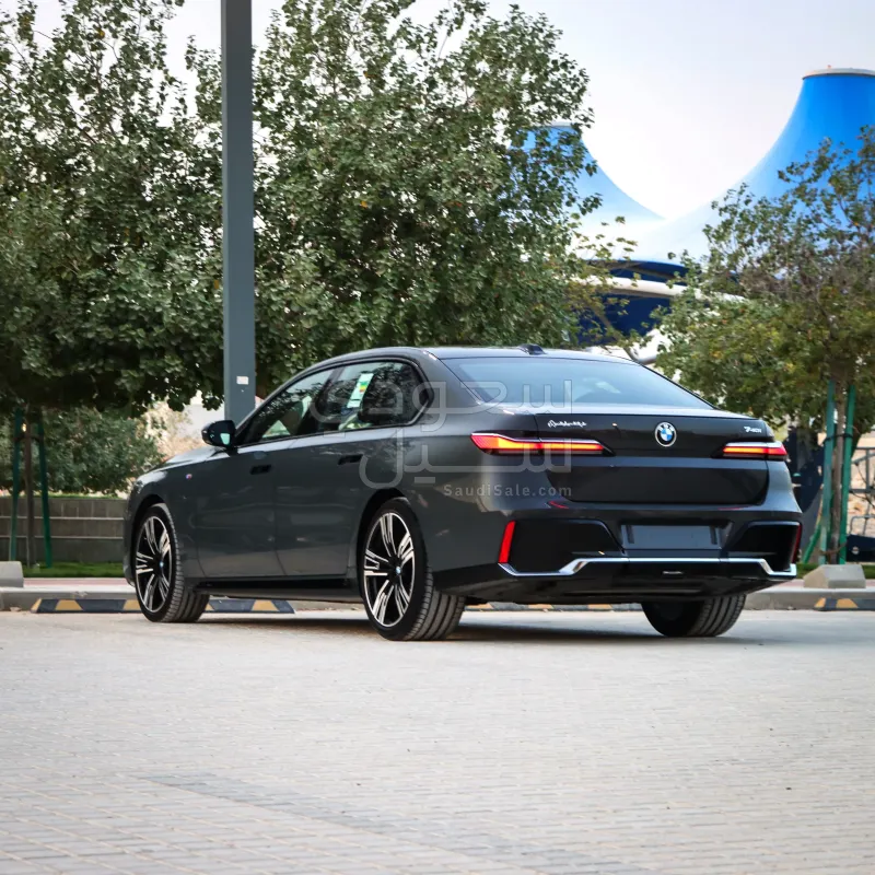 2024 BMW 7 Series 740i