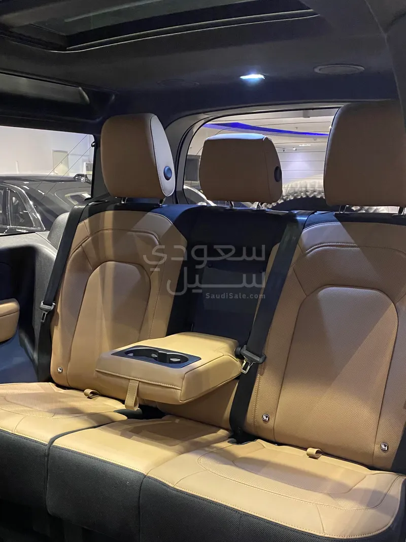 2025 Land Rover Defender X