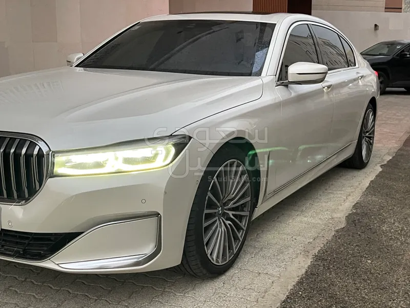 2020 بي ام دبليو الفئة السابعة 730 إل أي