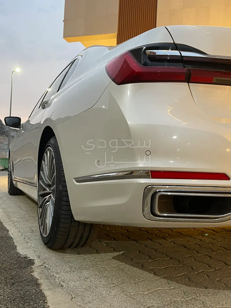 2020 بي ام دبليو الفئة السابعة 730 إل أي