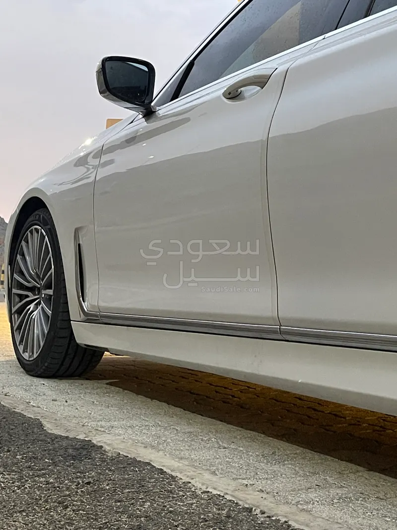 2020 بي ام دبليو الفئة السابعة 730 إل أي