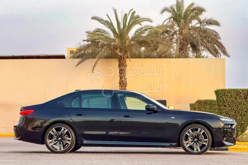 2023 BMW 7 Series 735i
