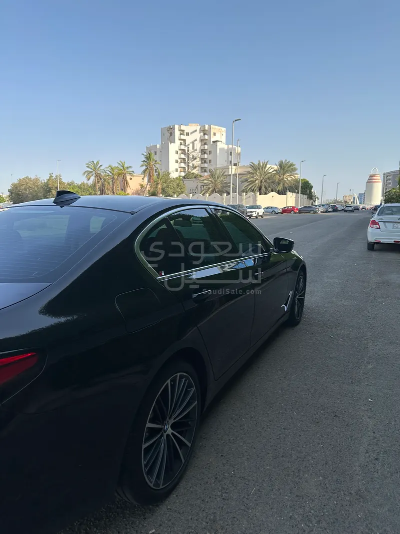 2023 BMW 5 Series 520i