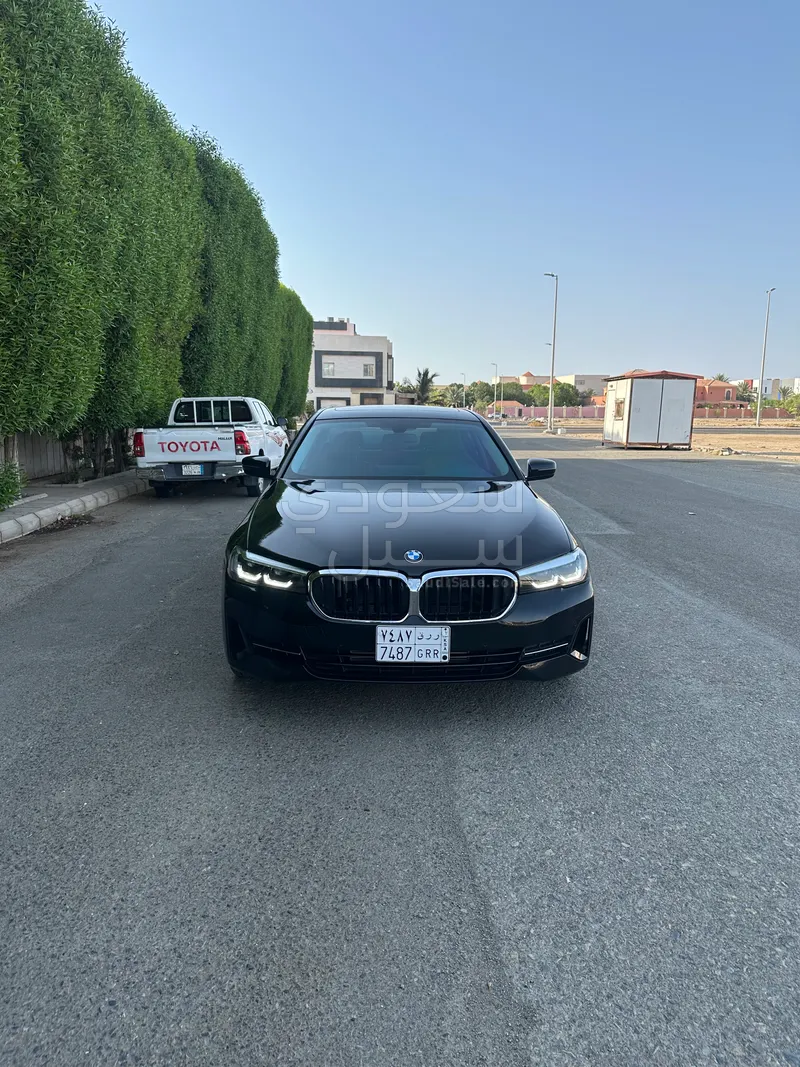 2023 BMW 5 Series 520i