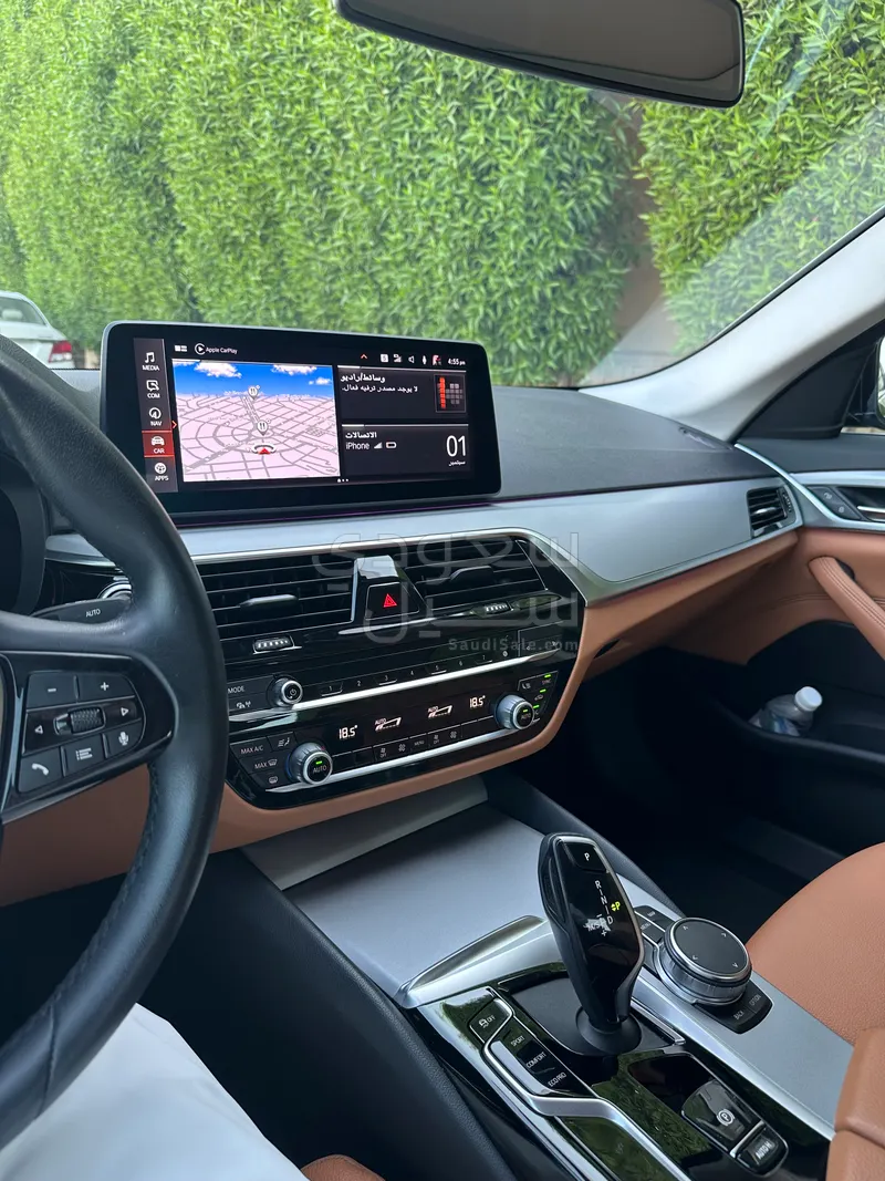 2023 BMW 5 Series 520i