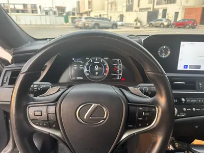 2023 لكزس إي إس 250