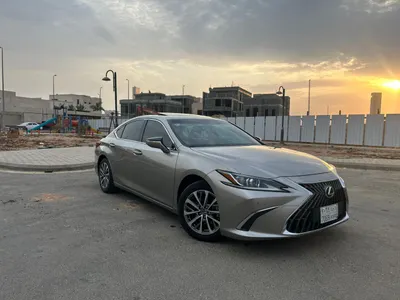 2023 لكزس إي إس 250
