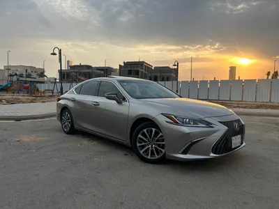 2023 لكزس إي إس 250