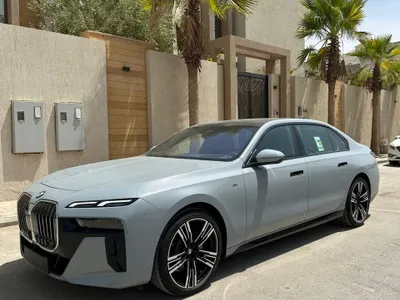 2025 بي ام دبليو الفئة السابعة 735 إل أي