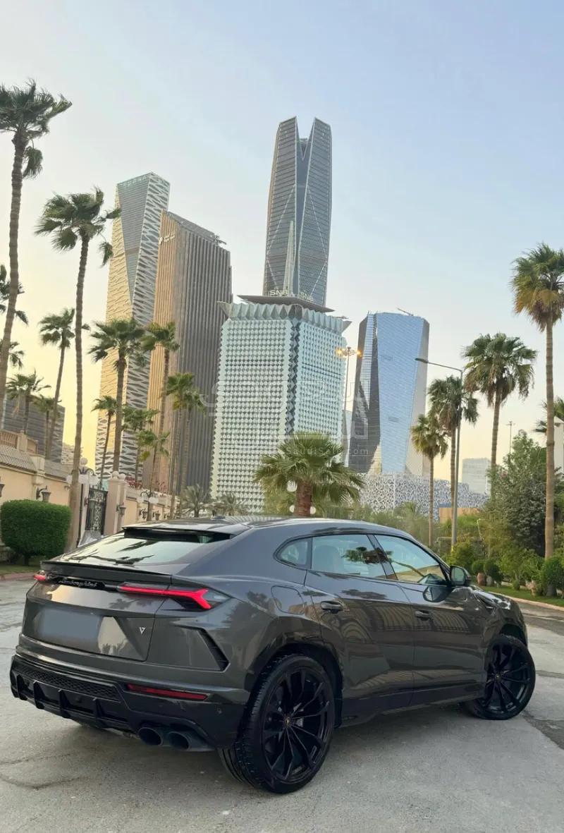 2022 Lamborghini URUS