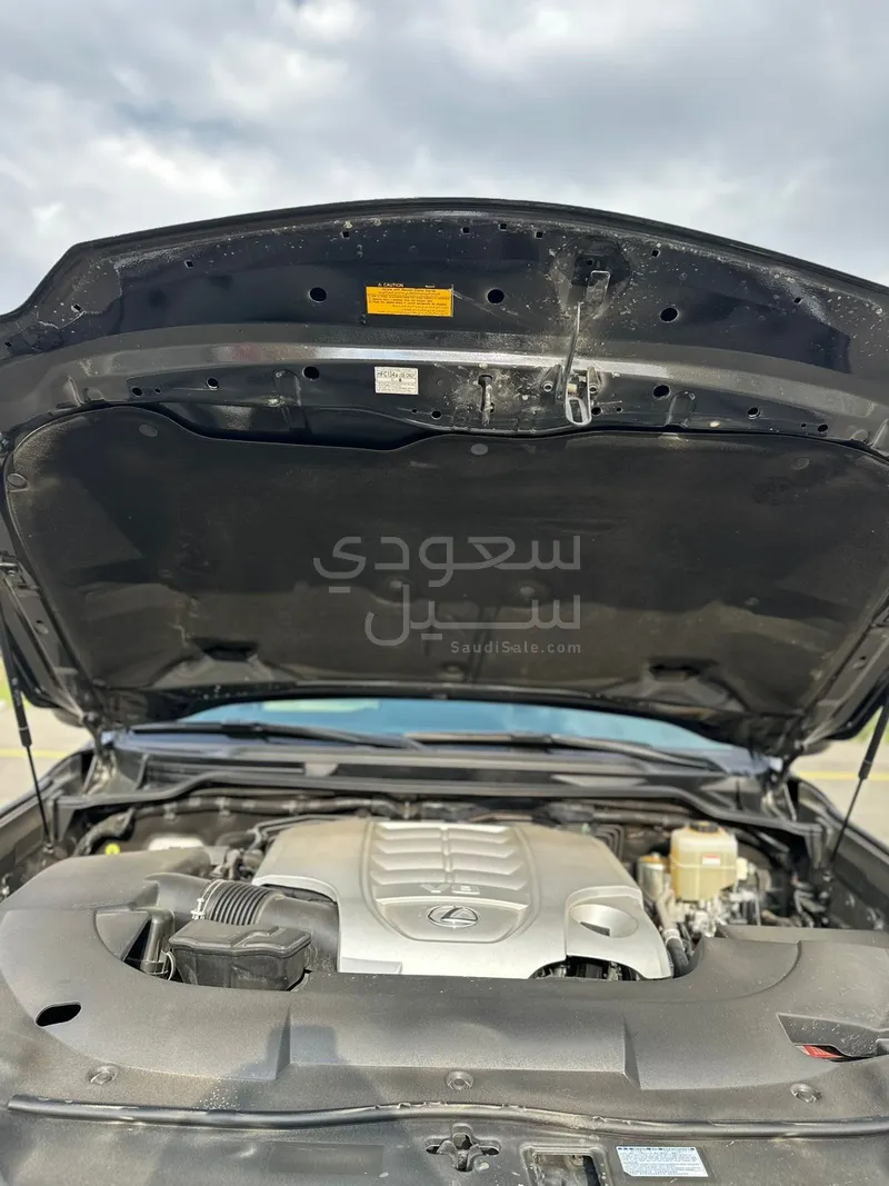 2017 لكزس إل إكس 570