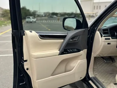 2017 لكزس إل إكس 570