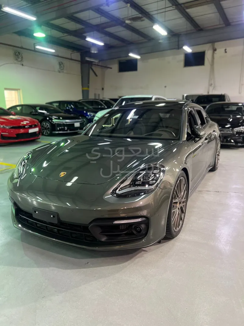 2023 Porsche Panamera Turismo